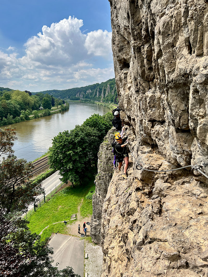 ROCHERS DE MARCHE-LES-DAMES