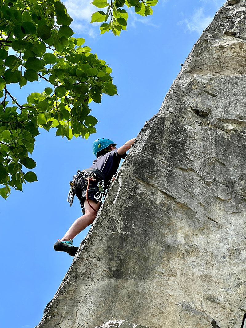 Stage falaise jeunes autour de Dinant